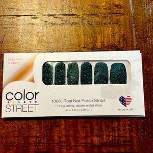 Color Street All Spruced Up

Sealed in package